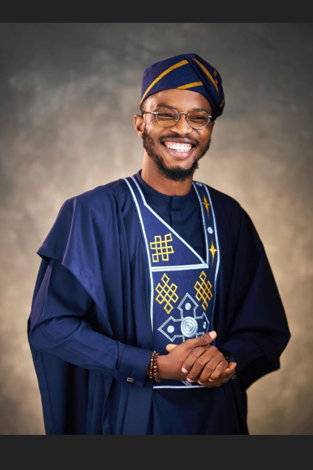 Embellished African three-pieces navy blue suit agbada